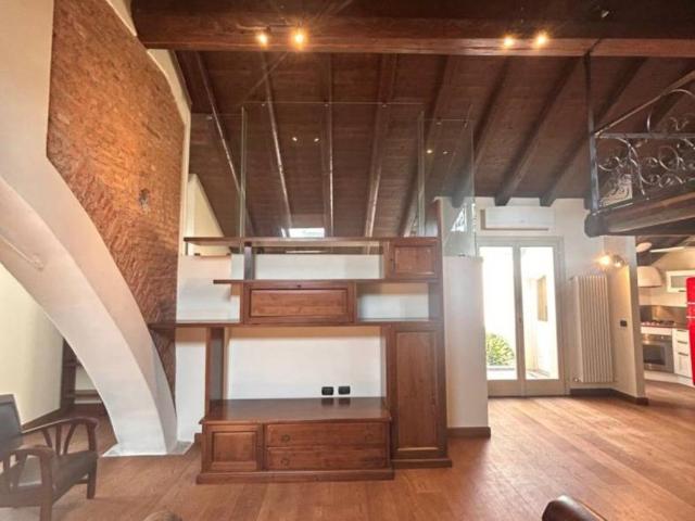 Appartamento in affitto a Gaggiano piazza della Chiesa, box, parzialmente arredato, travi a vista TrovaCasa