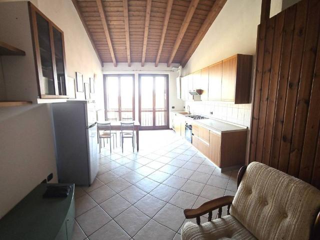 Appartamento in affitto a Gadesco Pieve Delmona CR