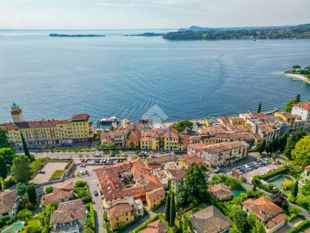 Appartamento in affitto a Gardone Riviera via al vittoriale, arredato, vista lago, centrale TrovaCasa
