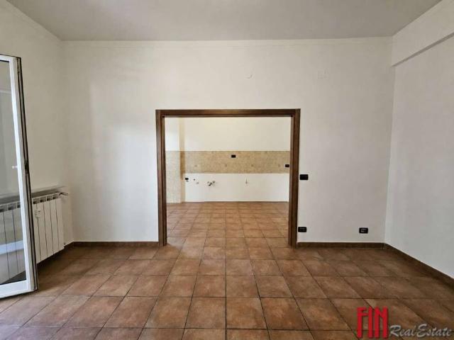 Appartamento in affitto a Genova via Chiaravagna, non arredato/vuoto, balcone, cucina a vista TrovaCasa
