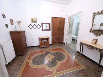 Appartamento in affitto a Genova via Ambrogio Negrone, arredato, ascensore, balcone TrovaCasa
