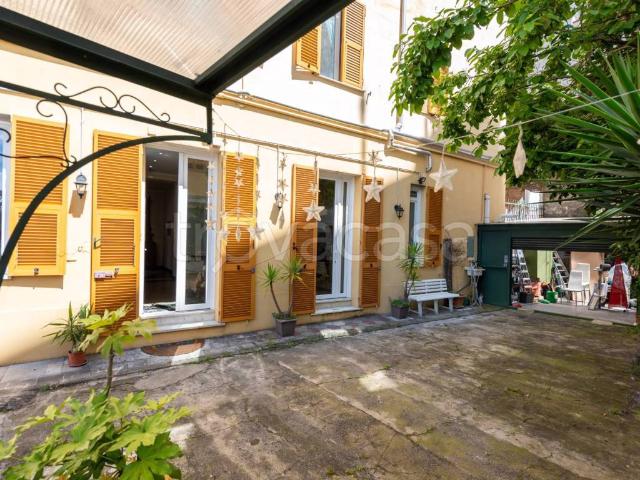 Appartamento in affitto a Genova via Aldo Acquarone, 30, arredato, giardino privato, terrazzo TrovaCasa