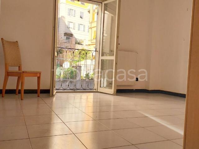 Appartamento in affitto a Genova via Borgo degli Incrociati, riscaldamento autonomo, parzialmente arredato, ascensore TrovaCasa