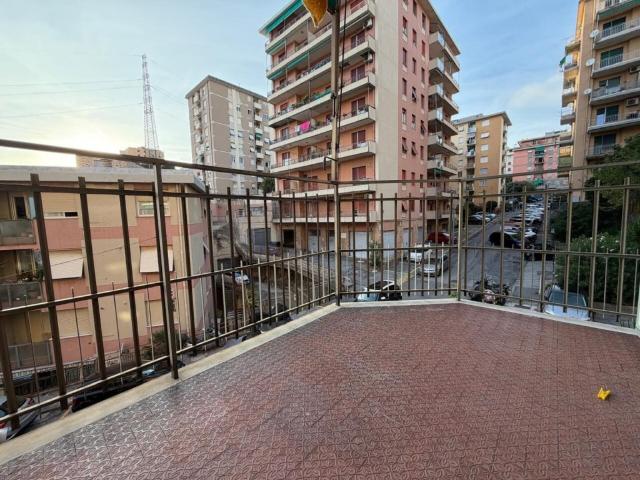 Appartamento in affitto a Genova via Gaetano Barbareschi, 205, non arredato/vuoto, posto auto, ascensore TrovaCasa