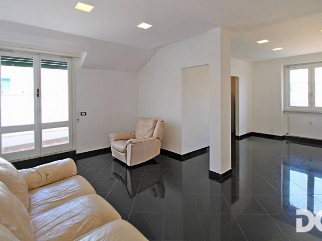 Appartamento in affitto a Genova via Galeazzo Alessi, non arredato/vuoto, vista panoramica, ascensore TrovaCasa