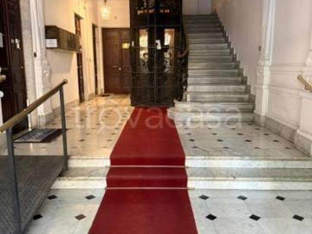 Appartamento in affitto a Genova via Giuseppe Casaregis, non arredato/vuoto, buono stato, centrale TrovaCasa