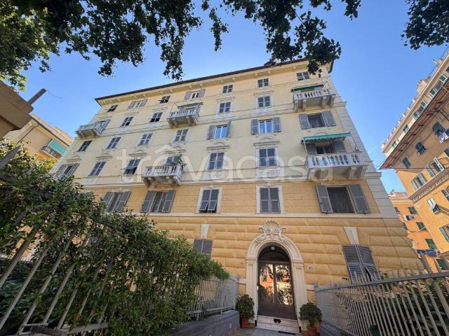 Appartamento in affitto a Genova via Giuseppe Casaregis, 17, riscaldamento autonomo, parzialmente arredato, ascensore TrovaCasa