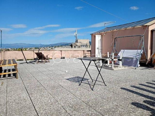 Appartamento in affitto a Genova via Giorgio Chiesa, terrazzo, vista mare, parzialmente arredato TrovaCasa