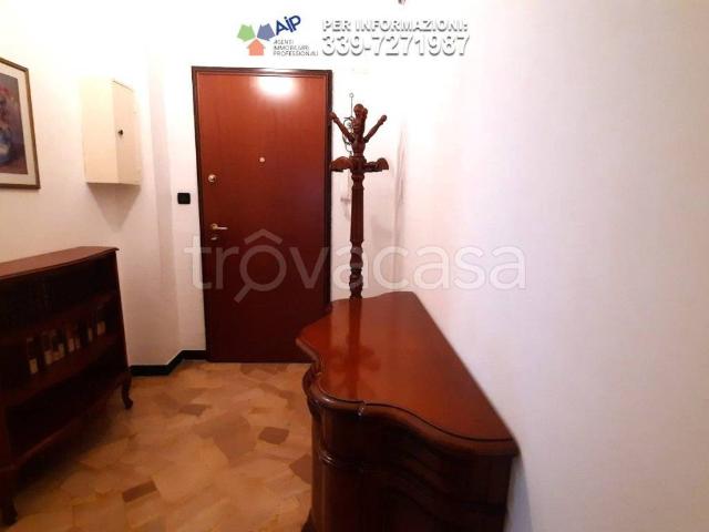Appartamento in affitto a Genova via Giovanni Trossarelli, 3, arredato, vista panoramica, ascensore TrovaCasa