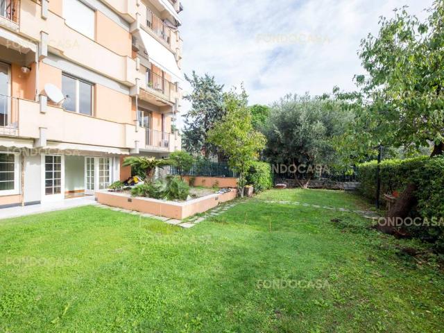 Appartamento in affitto a Genova via Dodecaneso, giardino privato, box, parzialmente arredato TrovaCasa
