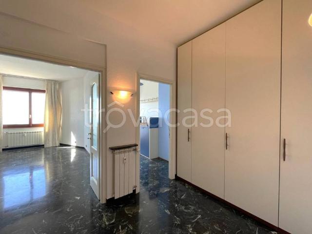 Appartamento in affitto a Genova via Fratelli Coda, 57, giardino privato, box, vista mare TrovaCasa