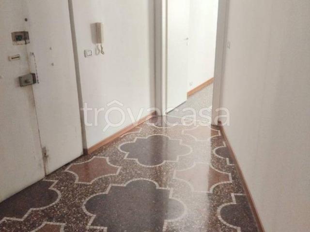 Appartamento in affitto a Genova via Oliveto, non arredato/vuoto, riscaldamento autonomo, luminoso TrovaCasa