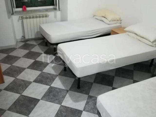 Appartamento in affitto a Genova via Sestri, arredato, cucina abitabile, ripostiglio TrovaCasa