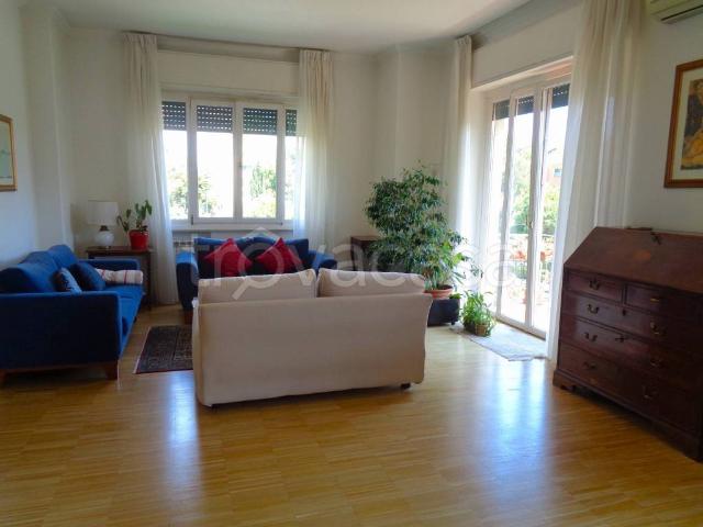 Appartamento in affitto a Genova via Piero Gobetti, 10, arredato, giardino, box TrovaCasa
