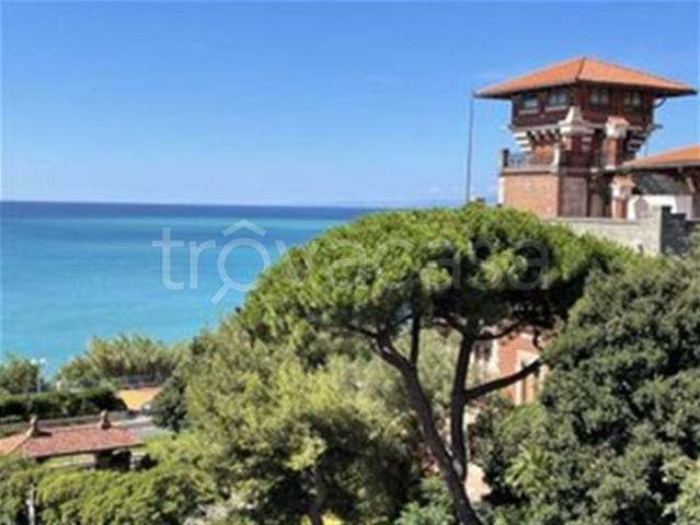 Appartamento in affitto a Genova via Quarnaro, 3, non arredato/vuoto, box, immobile di prestigio TrovaCasa