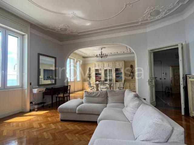 Appartamento in affitto a Genova corso Italia, arredato, immobile di prestigio, vista mare TrovaCasa