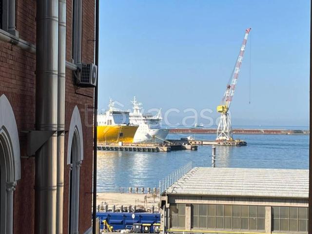 Appartamento in affitto a Genova mura della Malapaga, 7, arredato, riscaldamento autonomo, fronte mare TrovaCasa