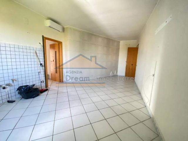 Appartamento in affitto a Giugliano in Campania via Arco Sant'Antonio, non arredato/vuoto, doppia esposizione, buono stato TrovaCasa