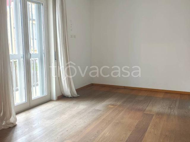 Appartamento in affitto a Gravina di Catania via e. Di Mattei, 3, non arredato/vuoto, box, vista mare TrovaCasa