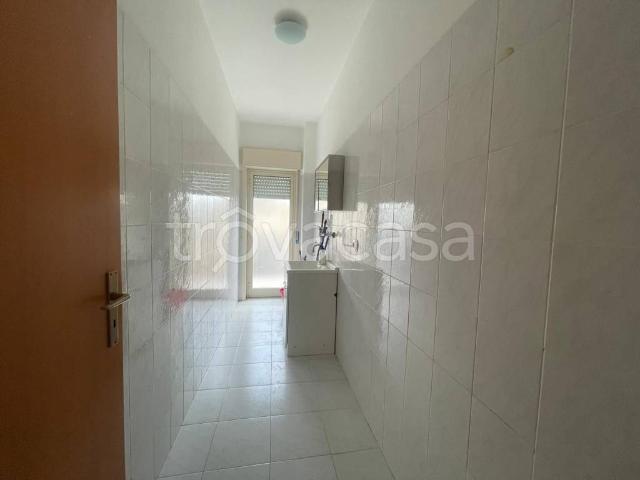 Appartamento in affitto a Gravina di Catania via Simeto, non arredato/vuoto, box, centrale TrovaCasa