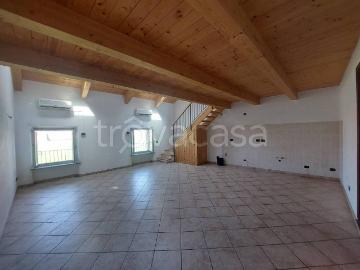Appartamento in affitto a Grugliasco via Marzabotto, 4, non arredato/vuoto, travi a vista, ascensore TrovaCasa