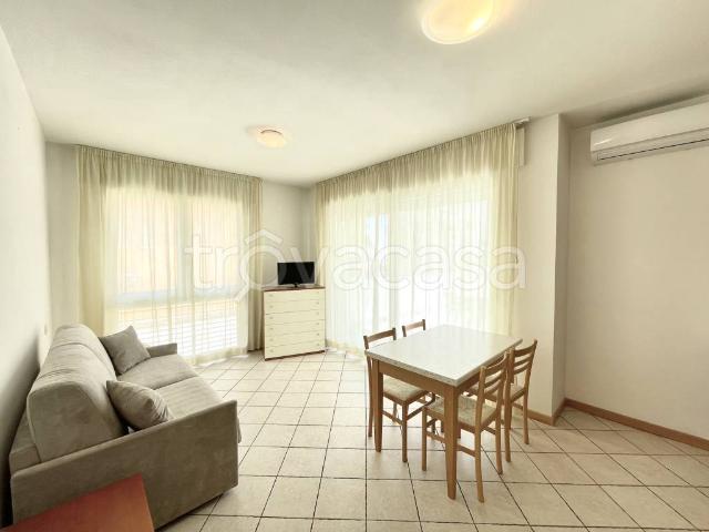 Appartamento in affitto a Jesolo via Andrea Bafile 8 Accesso al Mare, 8, arredato, terrazzo, ascensore TrovaCasa