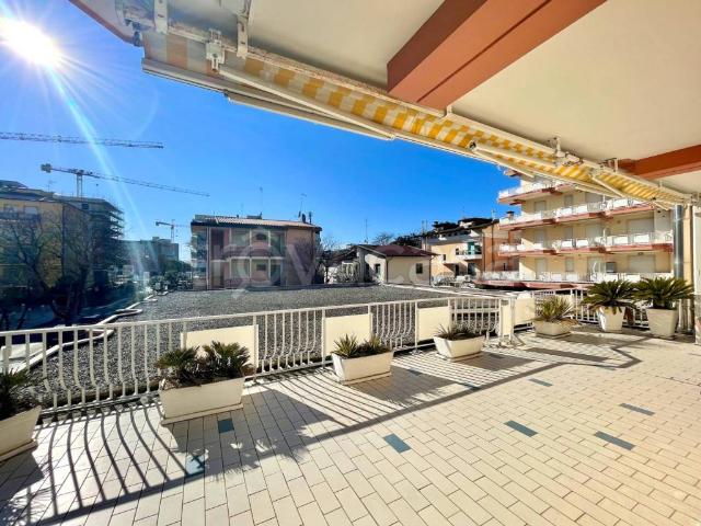 Appartamento in affitto a Jesolo via Treviso, 10, arredato, terrazzo, vista mare TrovaCasa