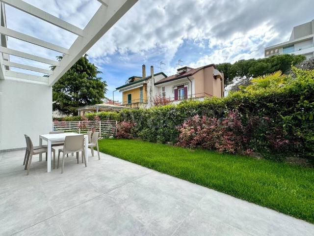 Appartamento in affitto a Jesolo via Vincenzo Monti, 5, arredato, giardino privato, nuova costruzione TrovaCasa