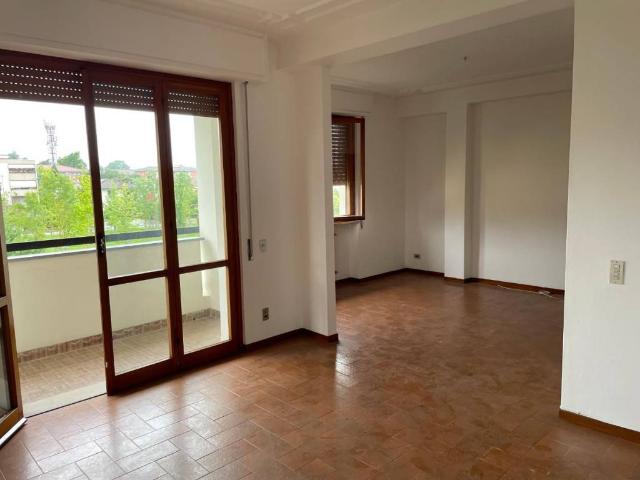 Appartamento in affitto a Lucca LU