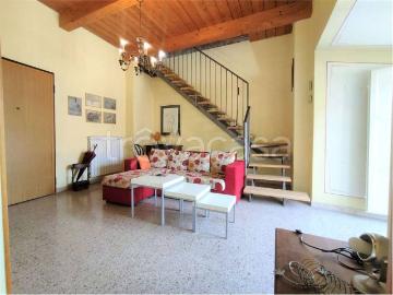 Appartamento in affitto a Lucca via del Pavone, arredato, ultimo piano, centrale TrovaCasa