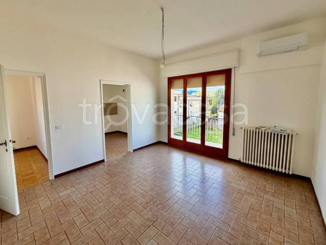 Appartamento in affitto a Lucca via di borgo Giannotti, non arredato/vuoto, giardino privato, box TrovaCasa
