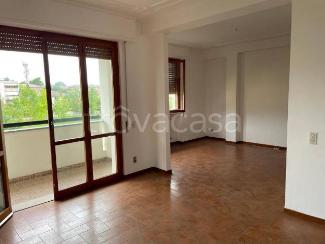 Appartamento in affitto a Lucca via Don Lazzeri, 55100, giardino privato, parzialmente arredato, centrale TrovaCasa
