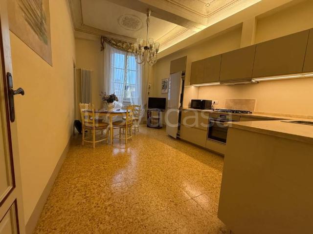 Appartamento in affitto a Lucca via Fillungo, arredato, riscaldamento autonomo, centrale TrovaCasa