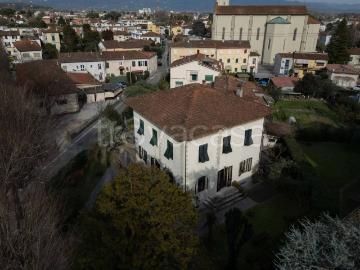 Appartamento in affitto a Lucca via Jacopo della Quercia, arredato, giardino, luminoso TrovaCasa