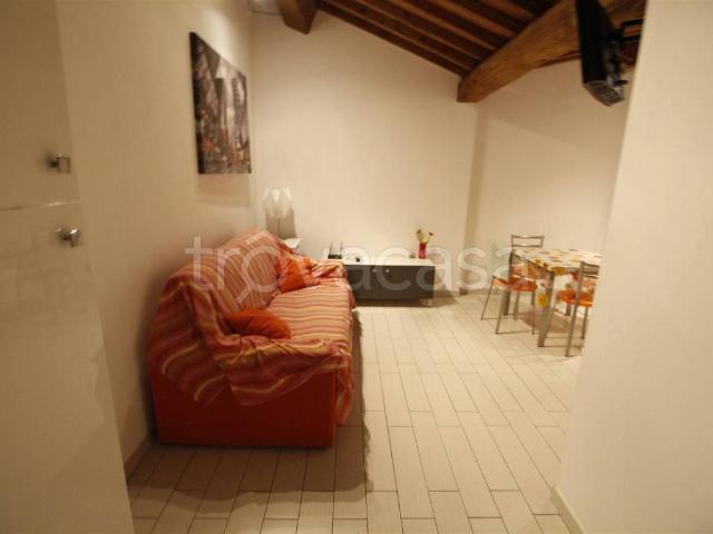 Appartamento in affitto a Lucca via Papa Lucio III, arredato, posto auto, terrazzo TrovaCasa