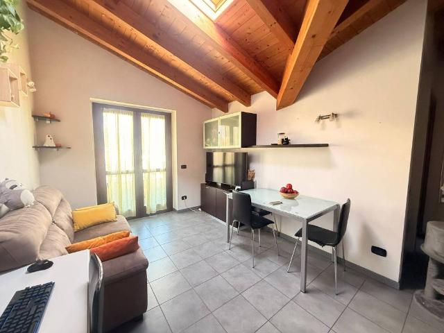 Appartamento in affitto a Luisago CO