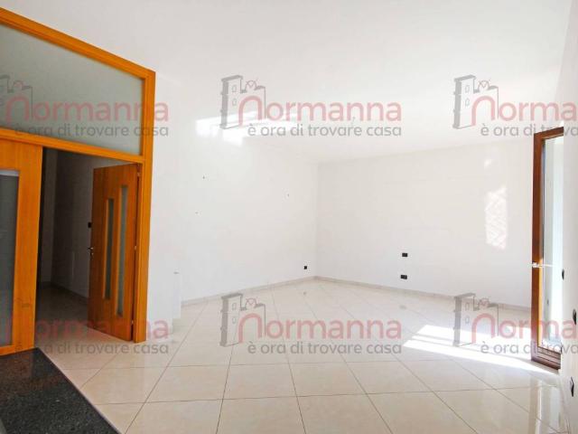 Appartamento in affitto a Lusciano via Luigi Pastore, non arredato/vuoto, posto auto, terrazzo TrovaCasa