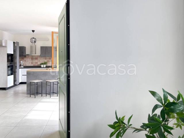 Appartamento in affitto a Lurate Caccivio via Monte Rotondo, terrazzo, parzialmente arredato, doppia esposizione TrovaCasa