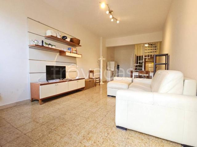 Appartamento in affitto a Ladispoli via Orione, 6, arredato, giardino privato, terrazzo TrovaCasa