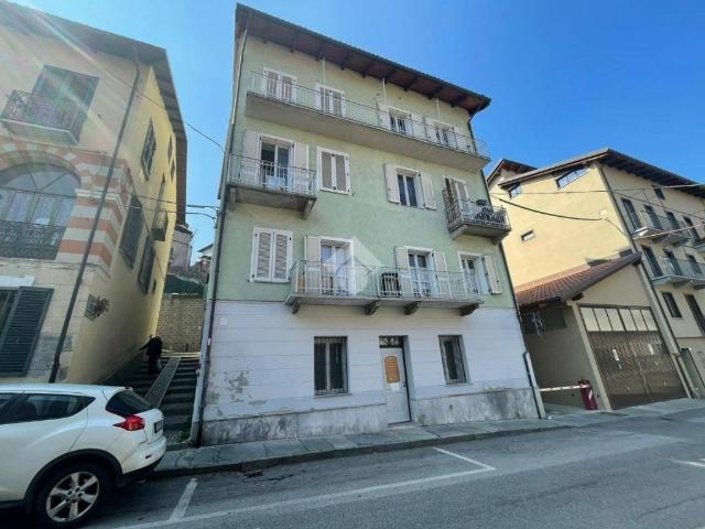 Appartamento in affitto a Lanzo Torinese via Umberto I, 43, arredato, riscaldamento assente, centrale TrovaCasa