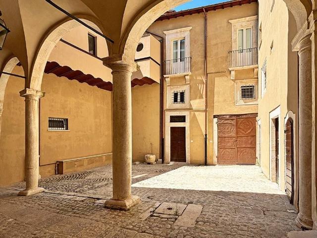 Appartamento in affitto a L'Aquila via Cimino, arredato, terrazzo, immobile di prestigio TrovaCasa