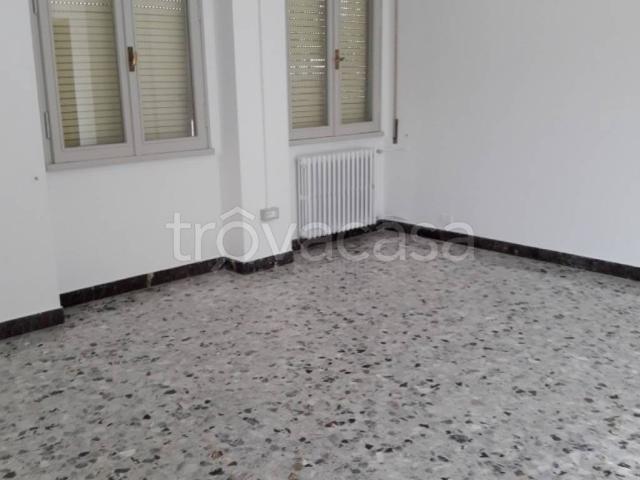 Appartamento in affitto a L'Aquila via Vittorio Veneto, non arredato/vuoto, ascensore, luminoso TrovaCasa
