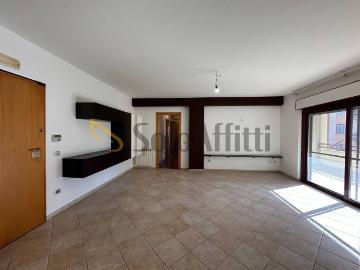 Appartamento in affitto a Latina via dei Messapi, non arredato/vuoto, giardino privato, box TrovaCasa