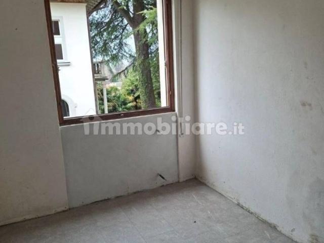 Appartamento in affitto a Laveno Mombello, non arredato/vuoto, posto auto, terrazzo TrovaCasa