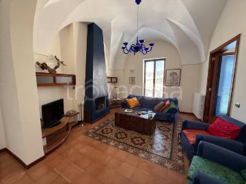 Appartamento in affitto a Lecce piazza Vittorio Emanuele II, arredato, terrazzo, caminetto TrovaCasa