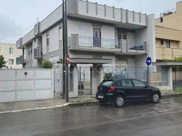 Appartamento in affitto a Lecce via Francesco de Mura, 3, non arredato/vuoto, giardino, posto auto TrovaCasa