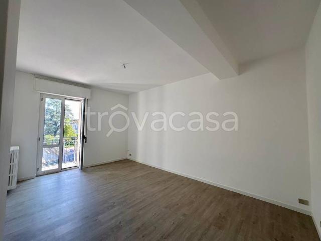 Appartamento in affitto a Lecco via Belfiore, non arredato/vuoto, terrazzo, riscaldamento autonomo TrovaCasa