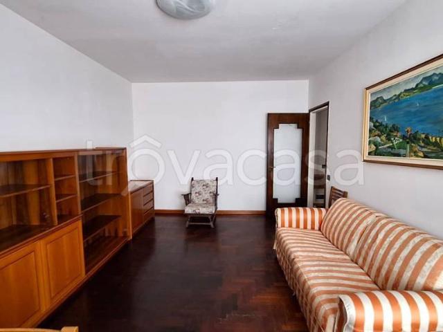 Appartamento in affitto a Lecco via Giovanni Amendola, 12, Centro città