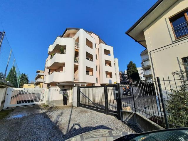Appartamento in affitto a Legnano MI