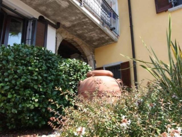 Appartamento in affitto a Leggiuno VA